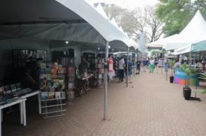 26ª FEIRA DO LIVRO: Hoje segundo dia de feira e abertura oficial às 17h