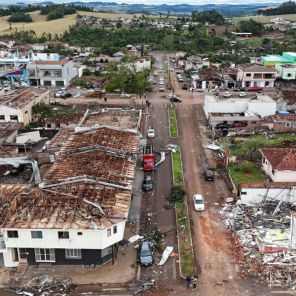 5 MORTES, 430 FERIDOS, DESTRUIÇÃO> O Tornado que arrasou uma cidade do Paraná