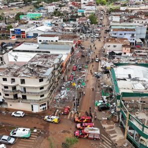 5 MORTES, 430 FERIDOS, DESTRUIÇÃO> O Tornado que arrasou uma cidade do Paraná