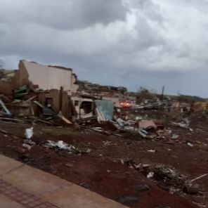 05 MORTOS, 130 FERIDOS> Tornado destrói Rio Bonito do Iguaçu no Paraná