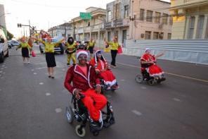 Descida da Pinheiro , o desfile de Natal, encanta na sua primeira apresentação