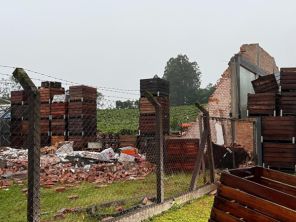 ANTES DO CICLONE>Forte Vendaval causa estragos no interior de Flores da Cunha