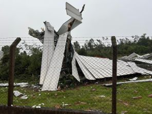 ANTES DO CICLONE>Forte Vendaval causa estragos no interior de Flores da Cunha