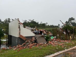 ANTES DO CICLONE>Forte Vendaval causa estragos no interior de Flores da Cunha