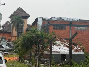 ANTES DO CICLONE>Forte Vendaval causa estragos no interior de Flores da Cunha