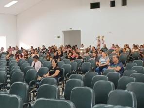 Auxiliares de Ensino participam de formação de capacitação