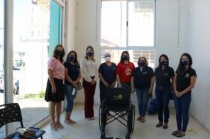 Prefeitura entrega para UPA cadeira de rodas doada pelo Rotary