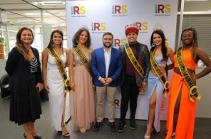 Governador Eduardo Leite recebe convite para o Carnaval de Cruz Alta