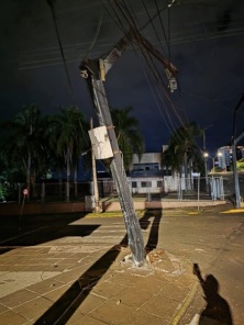 Semáforo da lomba está fora de operação após acidente com carreta em Cruz Alta