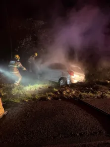 BR-158>Condutor sofre escoriações leves após capotamento e incêndio de veículo