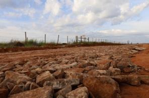 Ações de recuperação de estradas vicinais são realizadas na localidade do Ivaí