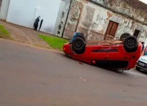 Capotamento após colisão mobiliza Samu e Brigada Militar em Cruz Alta