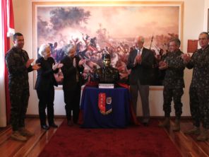 EASA inaugura busto em homenagem a seu Patrono Tadeu Cerski