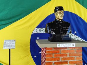 EASA inaugura busto em homenagem a seu Patrono Tadeu Cerski