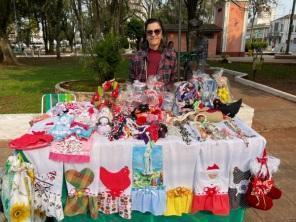Feira de Artesanato está acontecendo na Praça General Firmino em Cruz Alta