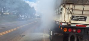 Fumaça em rodado causa princípio de incêndio em carreta na BR-158 em Cruz Alta