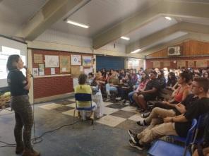 Alunos do Hildebrando recebem palestra da DEAM sobre violência contra a mulher