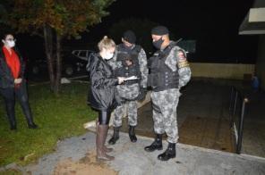 Noite de fiscalizações em Cruz Alta unem Brigada Militar e Prefeitura.