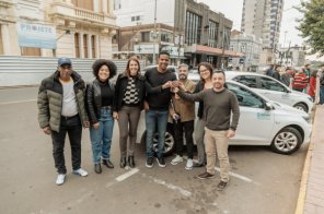 Prefeitura de Cruz Alta entrega novos veículos para duas secretarias