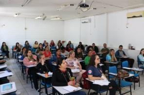 Pré-selecionados a visitadores do Programa Criança Feliz  participam de curso