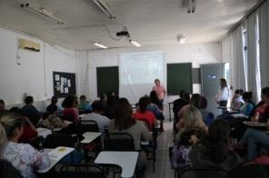 Pré-selecionados a visitadores do Programa Criança Feliz  participam de curso