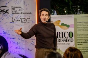 FEIRA DO LIVRO> Ator da Globo e Netflix, Rafa Sieg, realizou espetáculo sábado