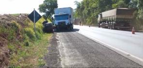 Acidente com vítima fatal na BR 285, em Bozano. Carro tem placas de Cruz Alta