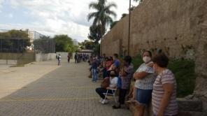 Vacinação de Crianças entre 06 e 11 anos : Manhã com fila para pegar senha