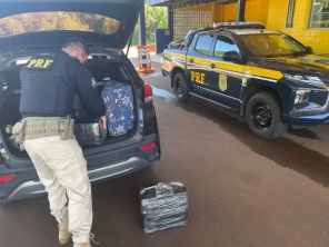 PRF prende casal de traficantes com 76 Kg de maconha e opioides em Ijuí