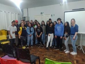 Alunos da Escola Pacífico Dias da Fonseca acompanham trabalho da UNICCA