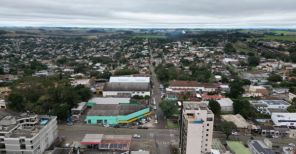 TEMPO>Quarta-feira abafada com tempo oscilando entre pancadas e sol com nuvens