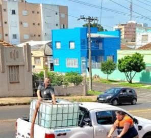 Defesa Civil de Cruz Alta  abastece com água propriedade na Parada Benito 