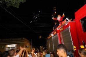 Chegada do Papai Noel e peça La Sacra Alegria agitou o sábado em Cruz Alta