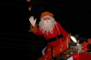 Chegada do Papai Noel e peça La Sacra Alegria agitou o sábado em Cruz Alta