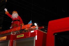 Chegada do Papai Noel e peça La Sacra Alegria agitou o sábado em Cruz Alta