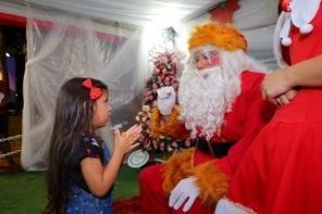 Chegada do Papai Noel e peça La Sacra Alegria agitou o sábado em Cruz Alta