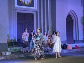 Espetáculo Teatral La Sacra Alegria encanta público na noite do sábado