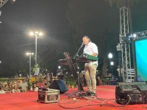 UM ENCANTO DE NATAL: Plínio Oliveira trouxe canções e poesias no sábado