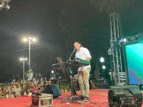 UM ENCANTO DE NATAL: Plínio Oliveira trouxe canções e poesias no sábado