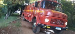 Corpo de Bombeiros combateu incêndio em vegetação no Bairro Tamoio