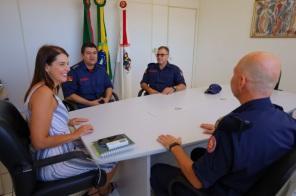 Prefeita recebe integrantes do comando do Corpo de Bombeiros