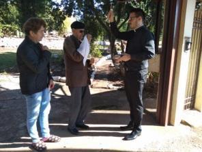 Bispo Dom Adelar Baruffi abençoa toda cidade na manhã de páscoa