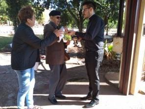 Bispo Dom Adelar Baruffi abençoa toda cidade na manhã de páscoa