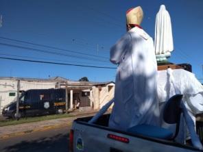 Bispo Dom Adelar Baruffi abençoa toda cidade na manhã de páscoa