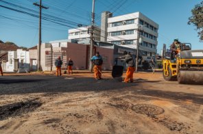 TUBULAÇÃO DE 1963>Trânsito é liberado após conserto de cratera na Voluntários 