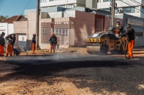 TUBULAÇÃO DE 1963>Trânsito é liberado após conserto de cratera na Voluntários 