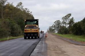 Avançam obras de pavimentação asfáltica no trecho de acesso a Benjamin Nott