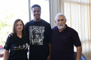 Atleta Lutimar Paes firma convênio com a Universidade de Cruz Alta