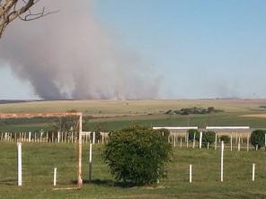 Incêndio de grandes proporções chama a atenção no final de semana em Cruz Alta