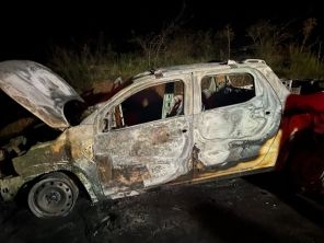 MAIS UM> Veículo pega fogo na rodovia Pedro Braga em Cruz Alta; ninguém ferido